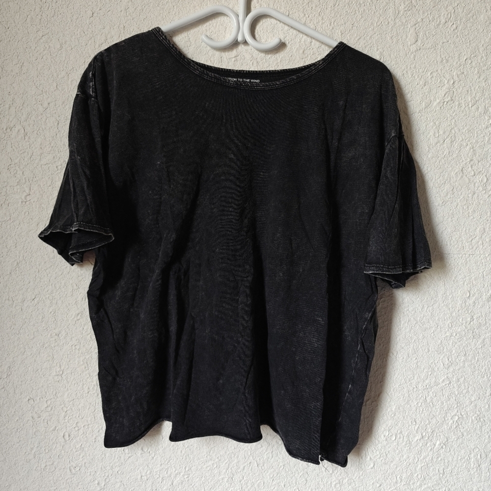CAUTION TO THE WIND Cropped Shirt